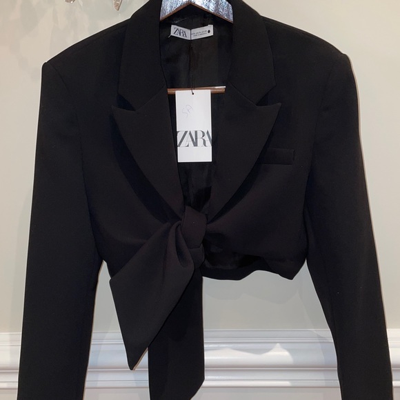 Zara tied cropped blazer in black. - Picture 5 of 5